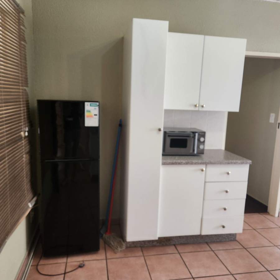To Let 2 Bedroom Property for Rent in Kannoniers Park North West